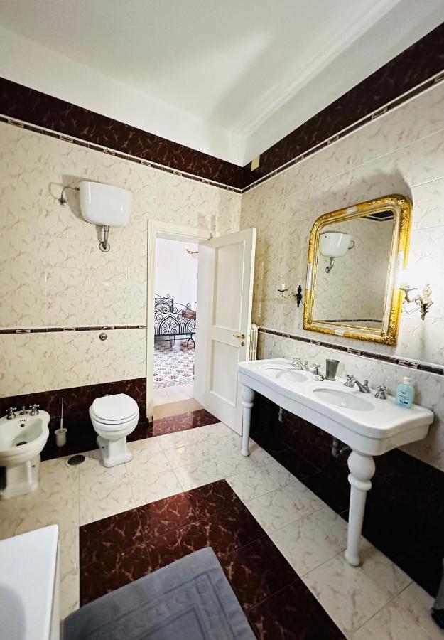 Elegante Appartamento Nel Cuore Del Barocco Lecce Exterior photo